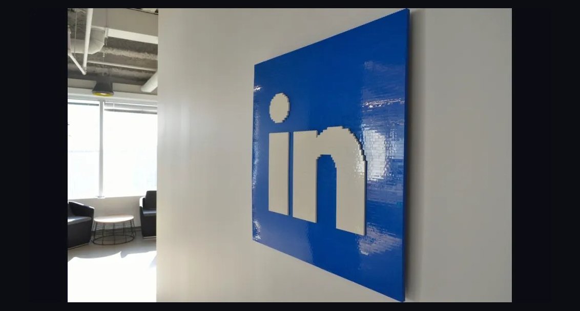 Right deal, right time. — LinkedIn Wallpaper