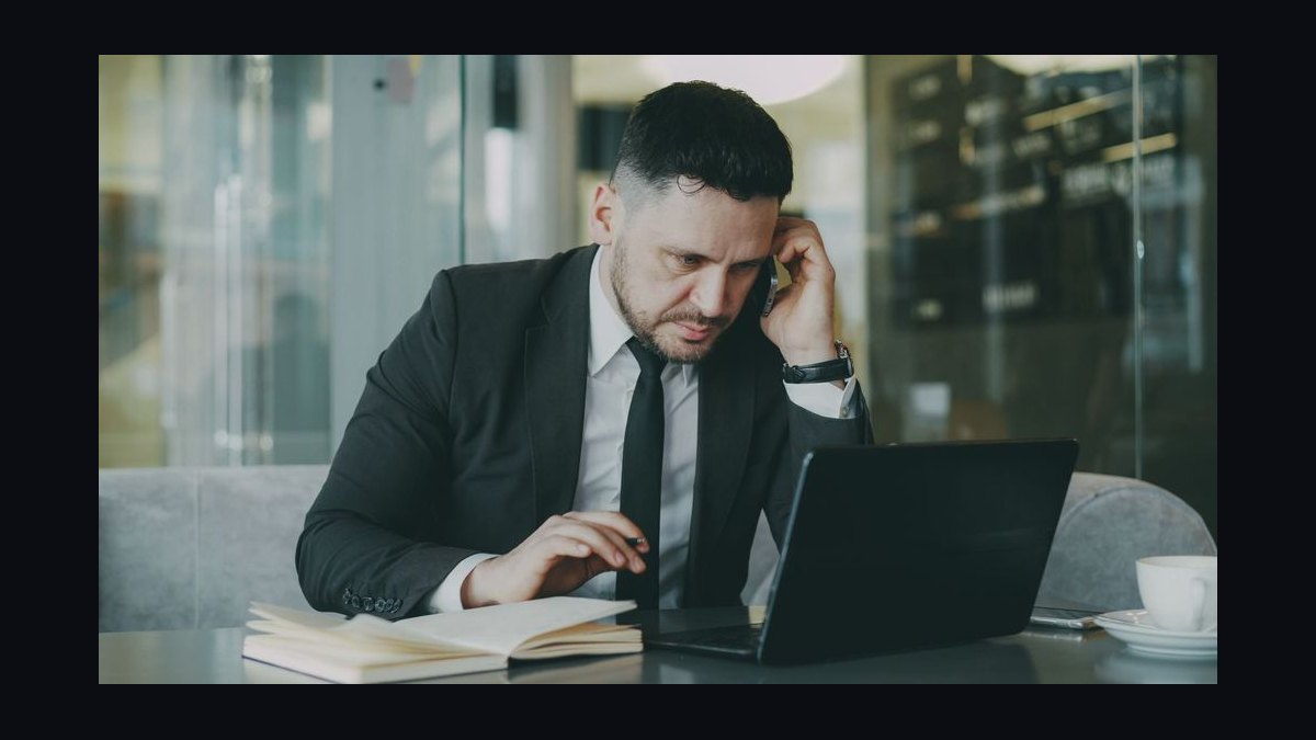 Cybersecurity Sales Director — LinkedIn Banner — figure 8