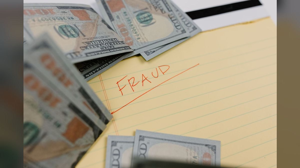 Fraud and AML — LinkedIn Banner — figure 4
