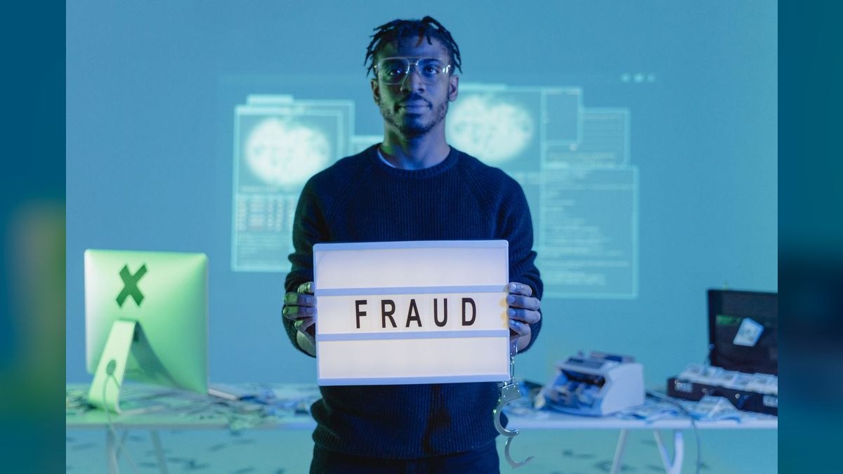 Fraud and AML — LinkedIn Banner — figure 5