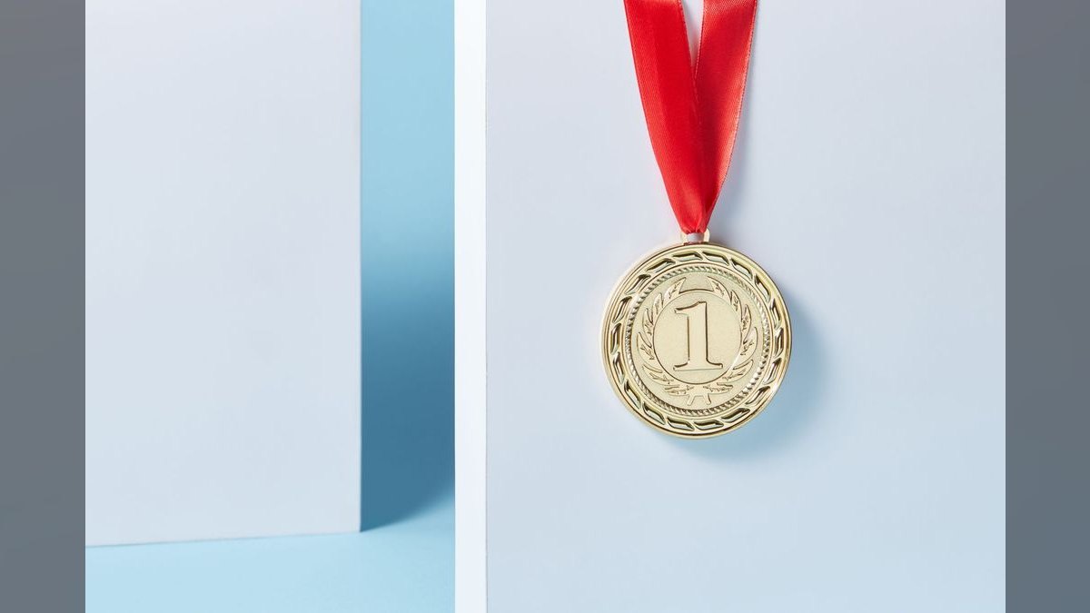 Champions Close Deals — Banner — figure 3