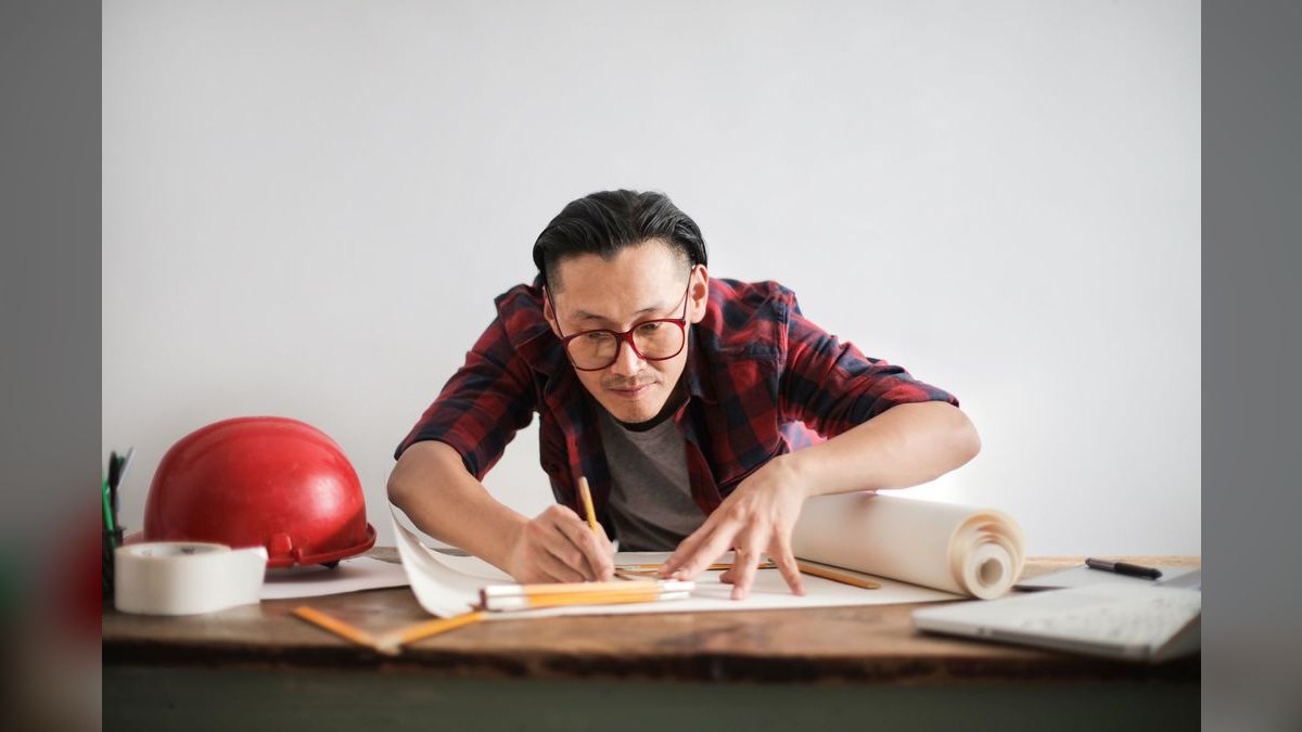 LLM Builder AI Engineer — LinkedIn Banner — figure 3