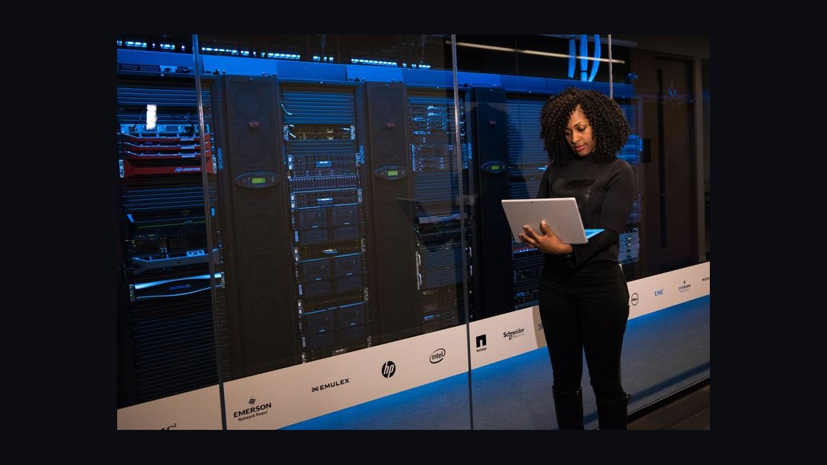 Vector Database CTO — LinkedIn Banner — figure 3