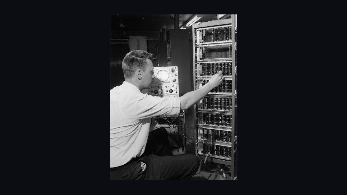 AI Observability Operator — LinkedIn Banner — figure 8