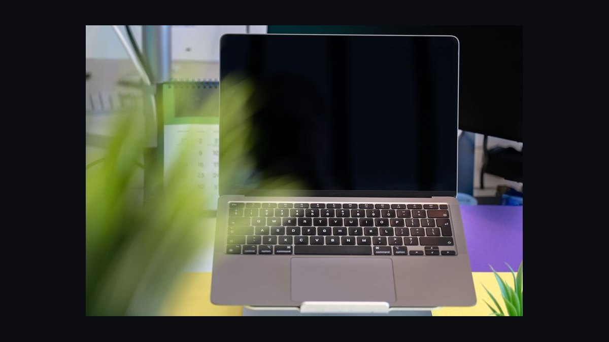 What criteria should I use to choose a graphics design tool for sales presentations in 2027 — figure 4