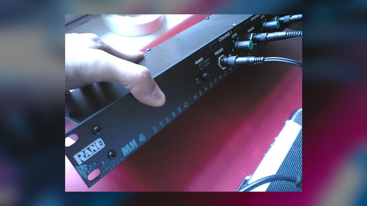 What is the average cost of a complete gaming room setup in 2027?