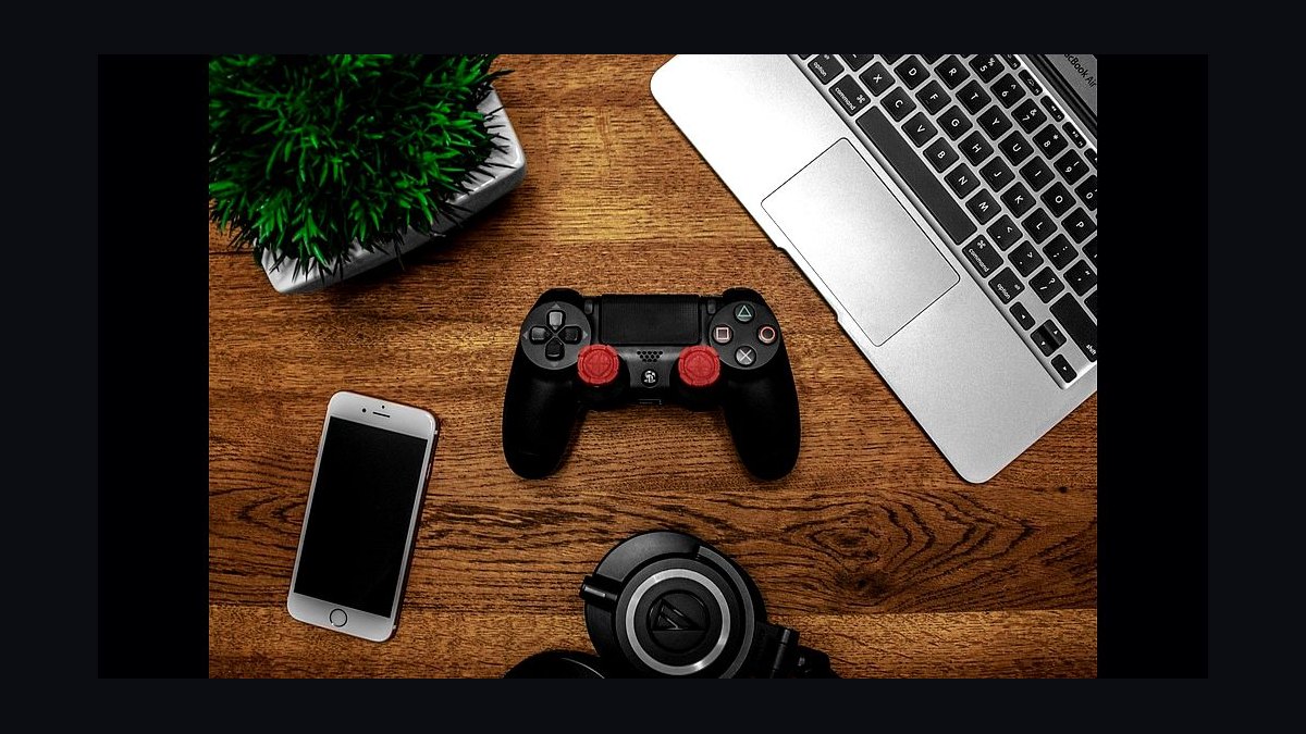 What is the average lifespan of a gaming laptop before it needs replacing in 2027?