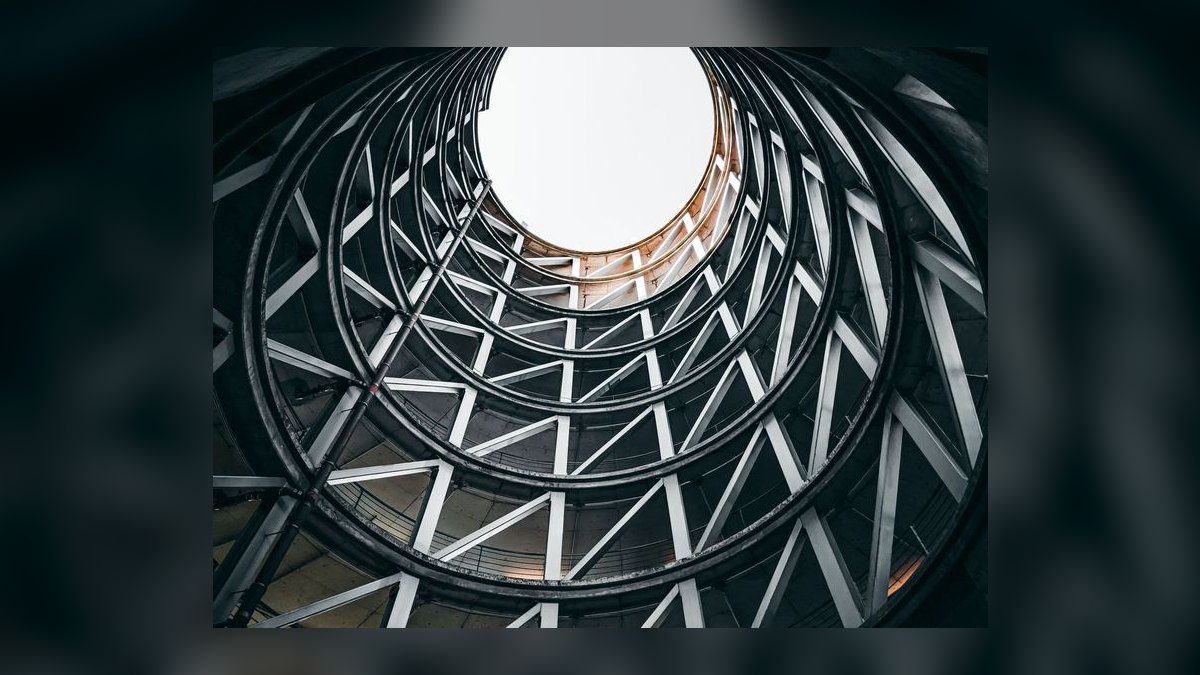 How do you build a vertical SaaS for general contractors (Procore competitor space) go-to-market motion in 2027 — figure 9