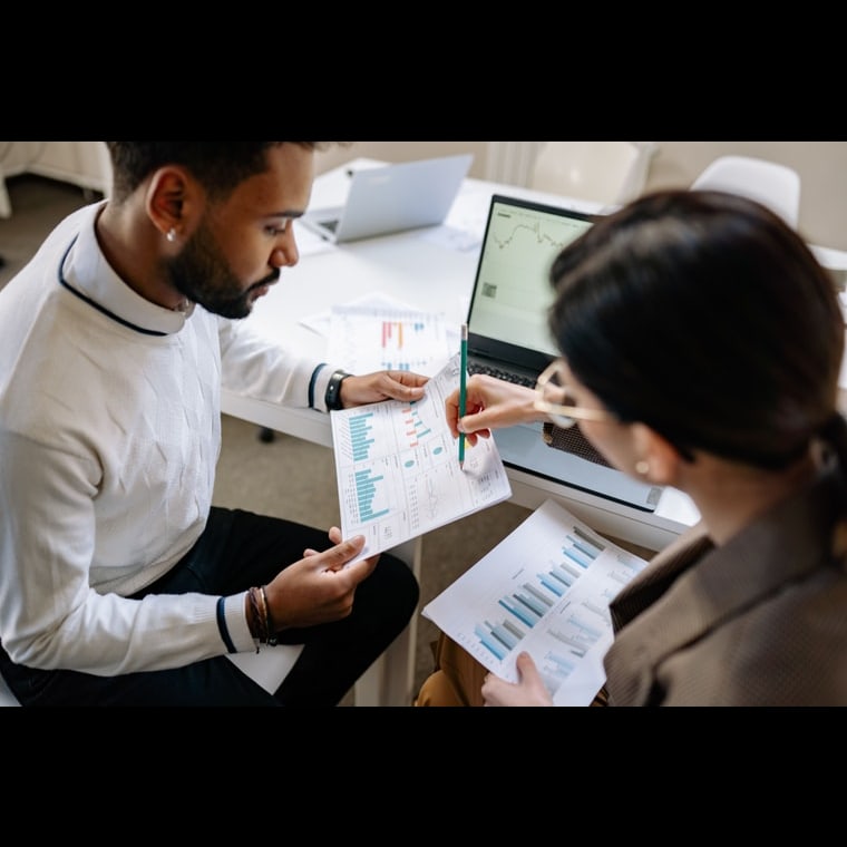 How do you build a data catalog and governance (Collibra / Alation) go-to-market motion in 2027?