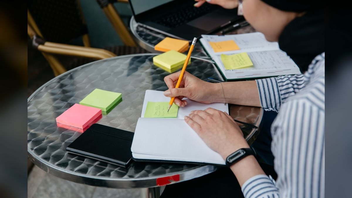 How do you build an AI note-takers (Otter / Fireflies / Read AI) go-to-market motion in 2027 — figure 3