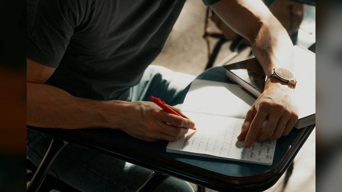 How do you build an AI note-takers (Otter / Fireflies / Read AI) go-to-market motion in 2027 — figure 4