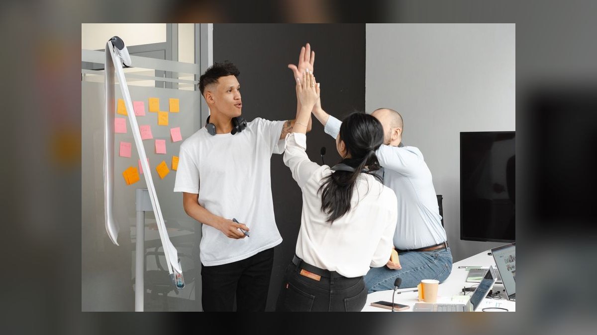 How do you build an AI for customer success (Catalyst / ChurnZero) go-to-market motion in 2027 — figure 10