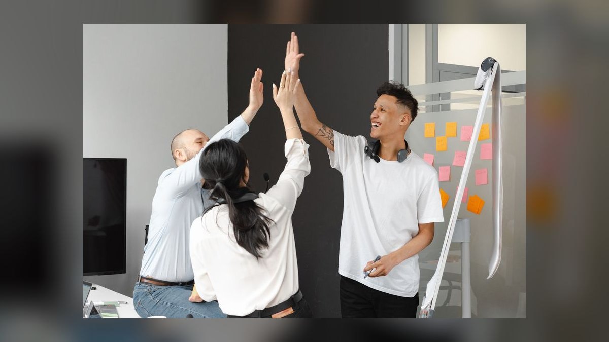 How do you build an AI for customer success (Catalyst / ChurnZero) go-to-market motion in 2027 — figure 8