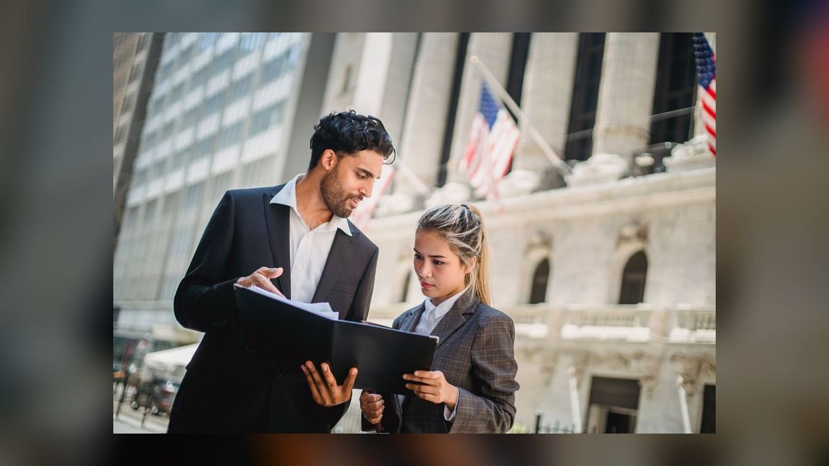 How do you build the GTM playbook for an independent specialty retailer in 2027 — figure 4
