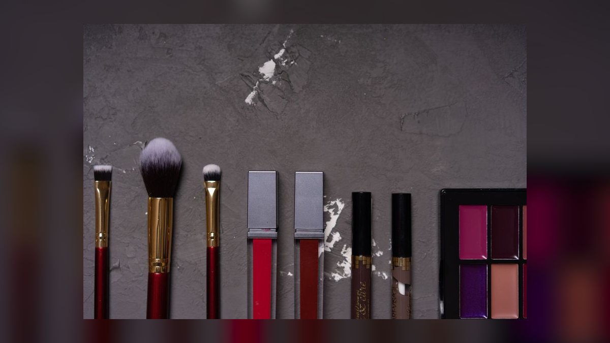 How do you build the GTM playbook for a DTC cosmetics brand in 2027 — figure 10