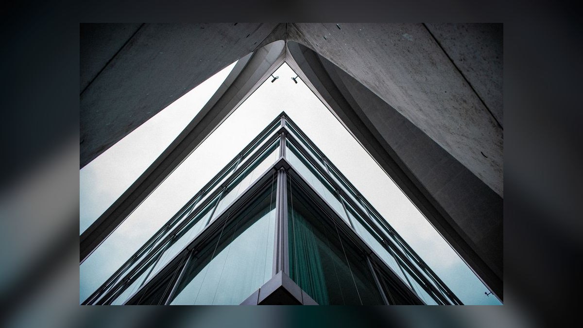 How do you build the GTM playbook for a med spa (Botox + filler + laser) operator in 2027 — figure 8