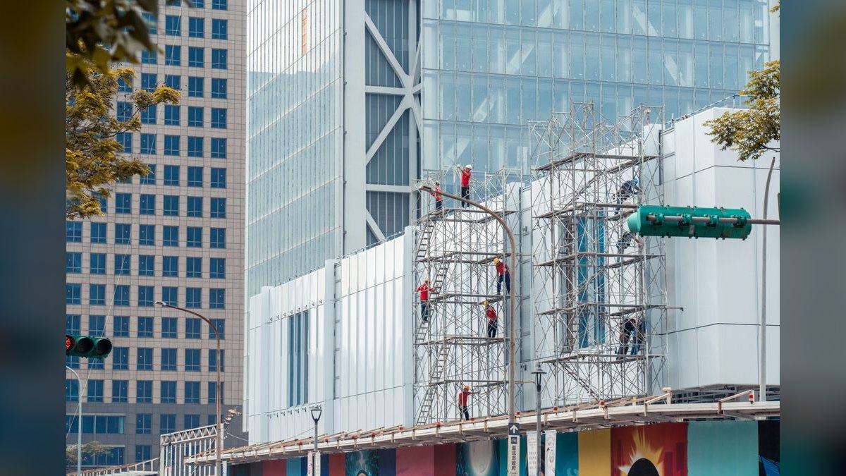 How do you build the GTM playbook for a junk removal and hauling operator in 2027 — figure 4