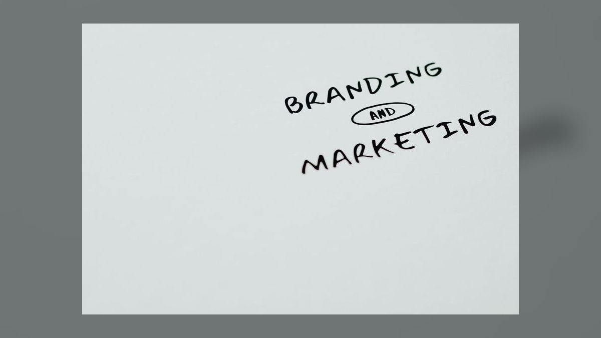 Content Marketing Agency GTM Playbook 2027 — Executive Thought-Leadership, AI-Assisted Production, and the $88M Brafton Operator Path — figure 8