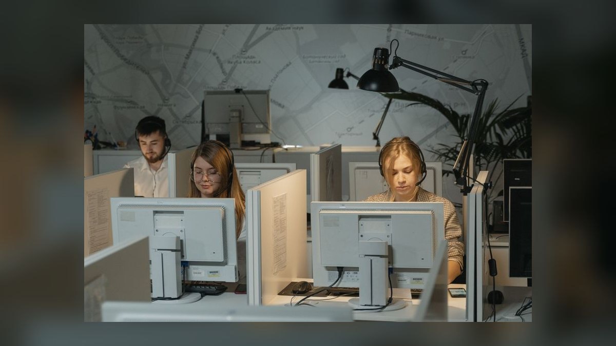 Customer Support Outsourcing GTM Playbook 2027 — SaaS Vertical + AI-Augmented Hybrid Agent and the 48M Helpware Operator Path — figure 10