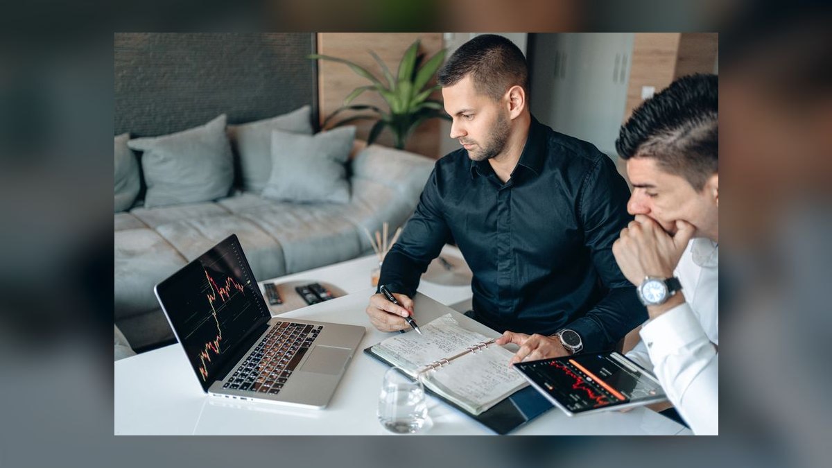 What is the go-to-market playbook for full-service restaurants in 2027 — figure 8