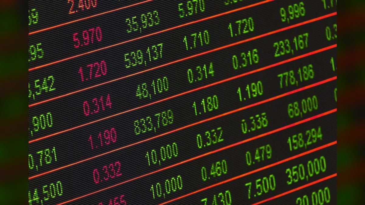What is the optimal number of pricing tiers for a SaaS product in the real estate industry in 2027?