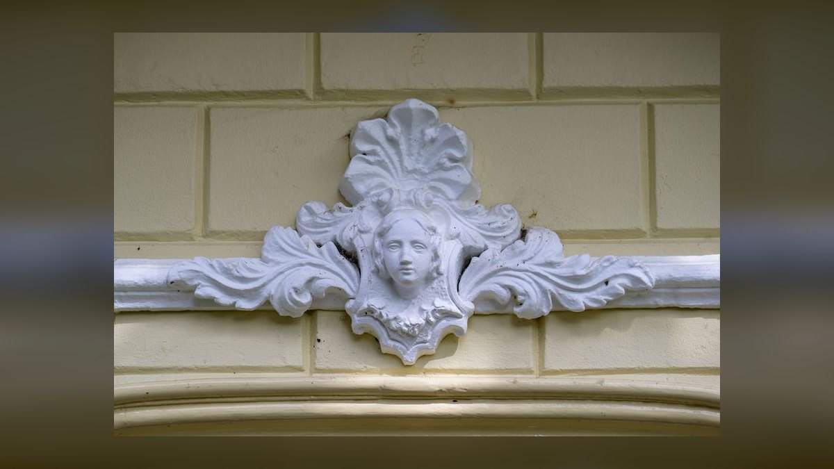 What's the ideal SDR-to-AE ratio for a $2M ARR startup in 2027 — figure 10