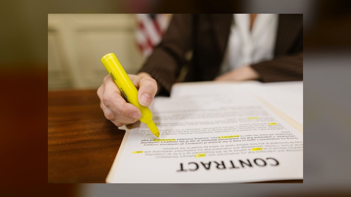 How do you set contract length and renewal terms for a multi-year enterprise deal in 2027 — figure 9