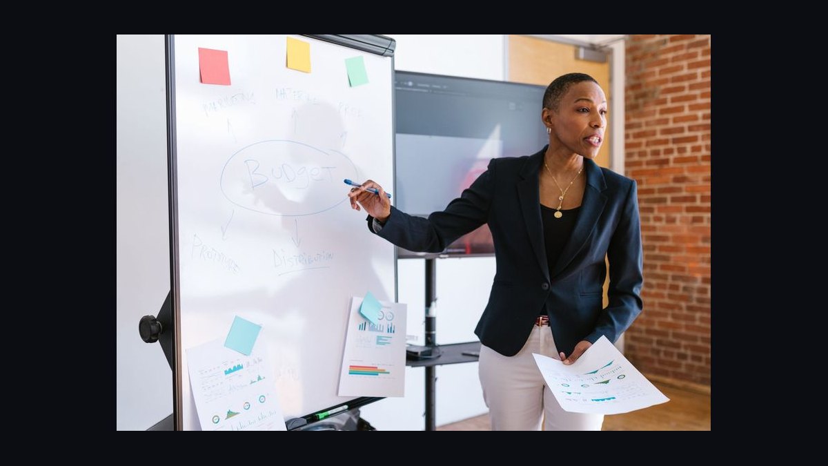How do you allocate budget between inbound and outbound channels at $5M ARR in 2027?