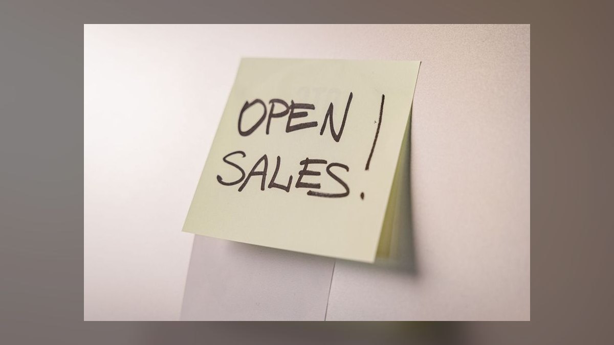How do you structure sales commission plans for a channel partner program in 2027 — figure 10