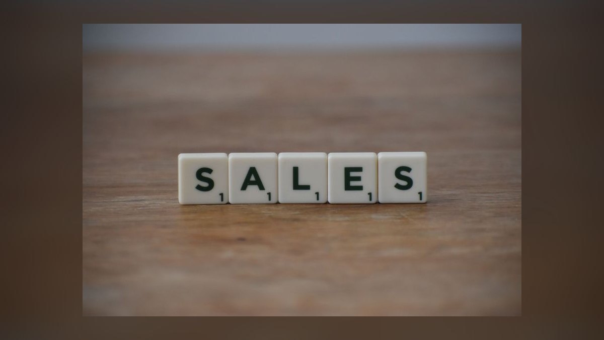 How do you structure sales commission plans for a channel partner program in 2027 — figure 8