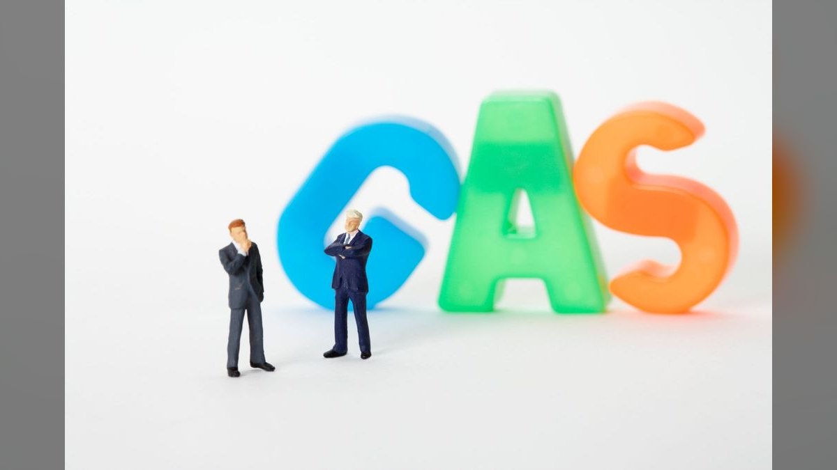 What is the average cost per lead for paid search in B2B SaaS in 2027 — figure 6