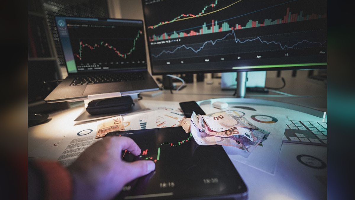 What is the best conversion rate from demo to paid for a mid-market CRM in 2027 — figure 4