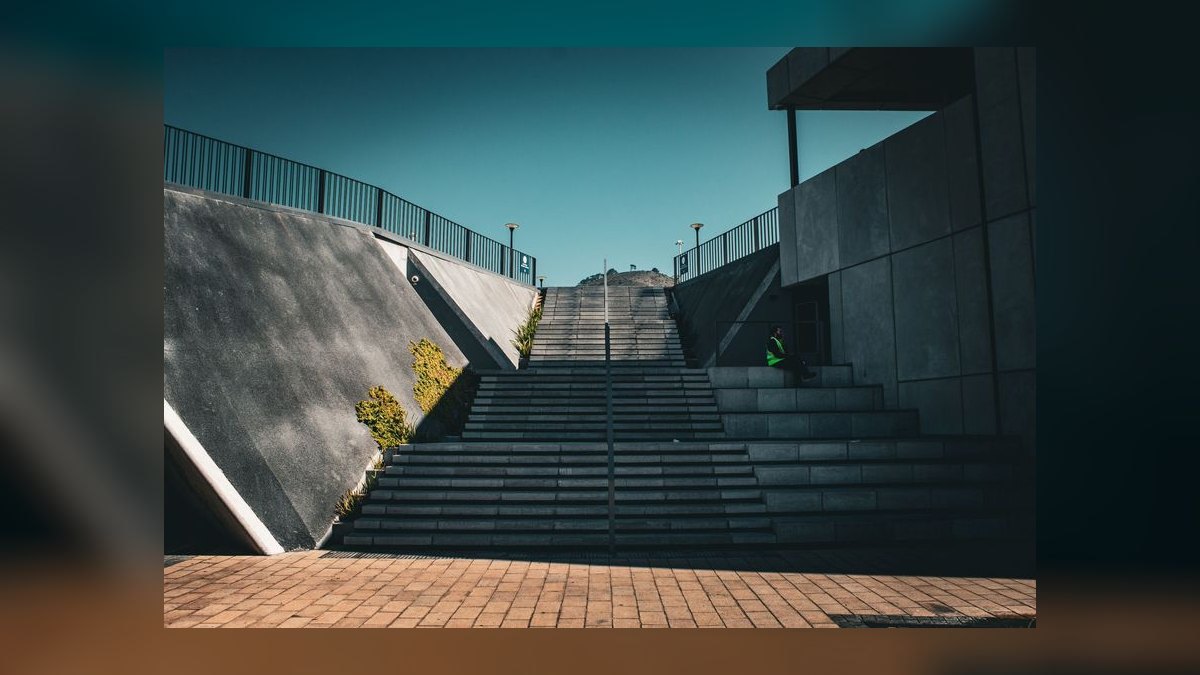 What are the first 10 concrete steps to build an SDR team from scratch in 2027 — figure 9