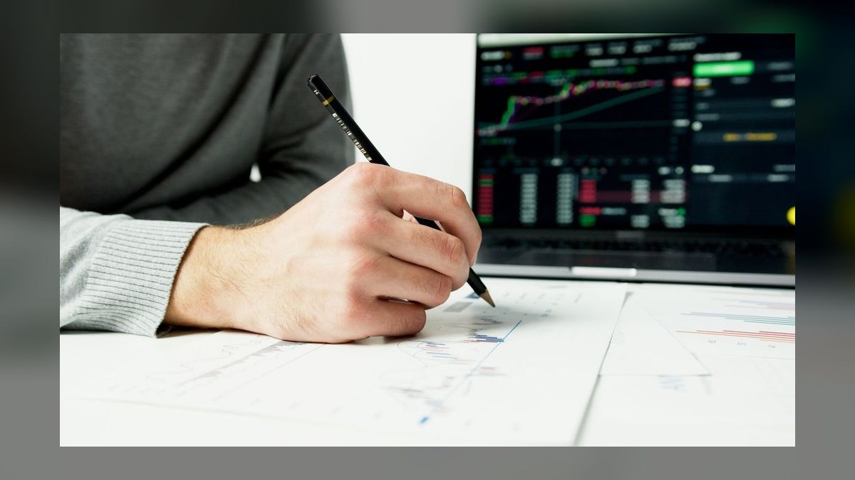 What go-to-market playbook works best for Roofing & Exteriors in 2027 — figure 10