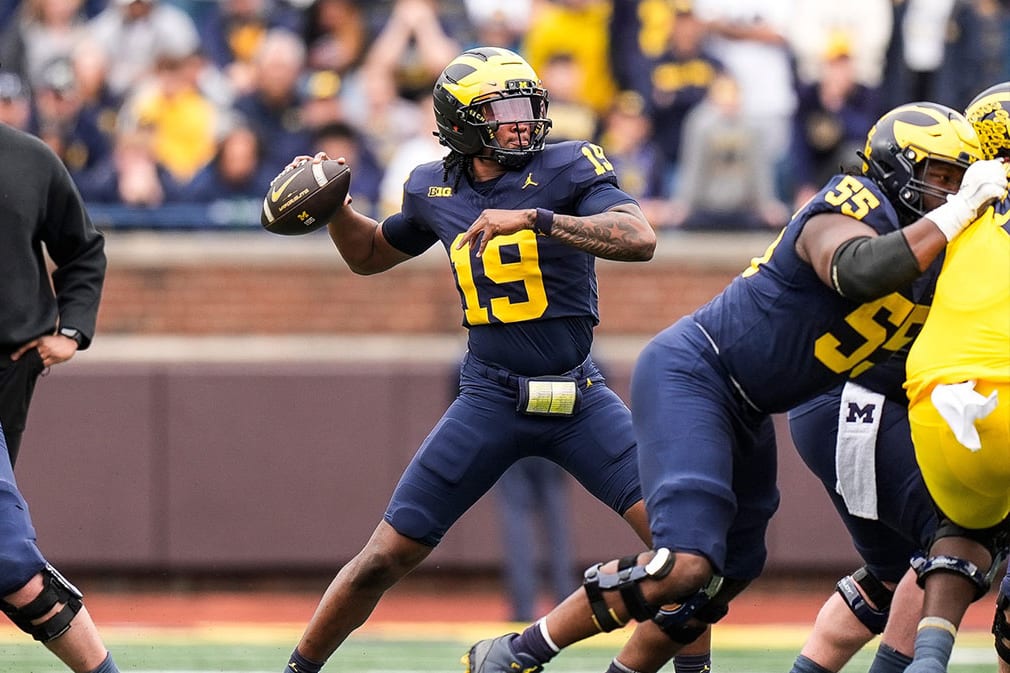 What is the average NIL deal size for a top-100 football recruit in 2027 — figure 2
