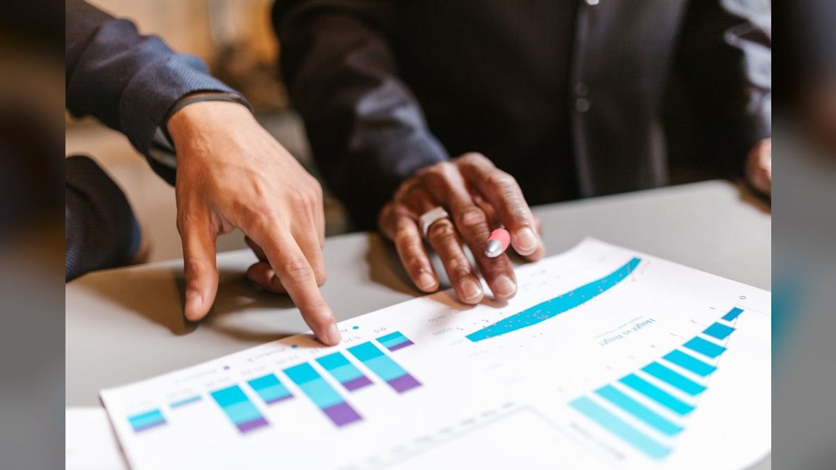 What are the key sales KPIs for the Commercial Staffing and Recruiting industry in 2027 — figure 1