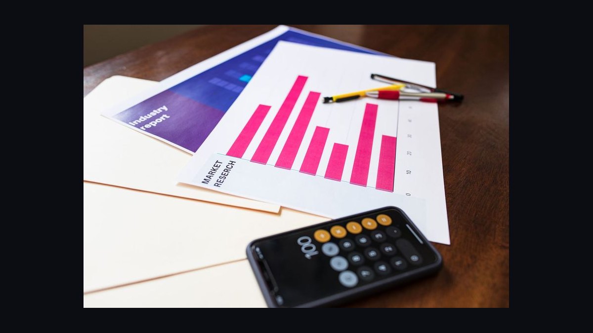 What are the key sales KPIs for the Commercial Building Materials Distribution industry in 2027 — figure 7