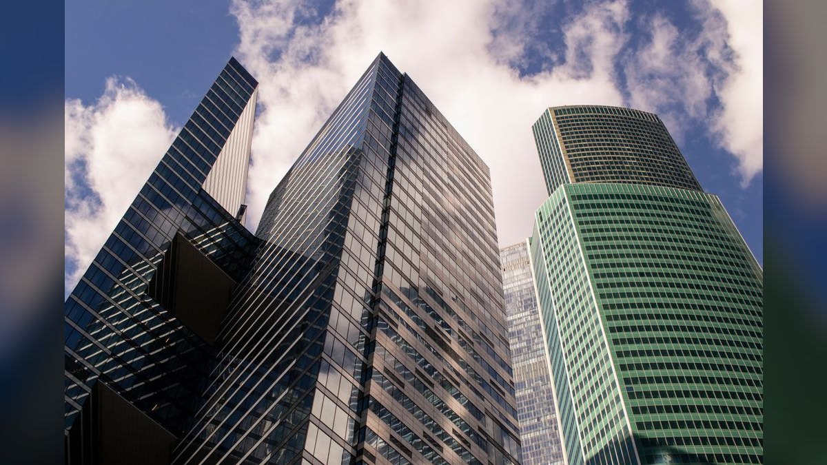 What are the key sales KPIs for the Commercial Window Cleaning and High-Rise Services industry in 2027 — figure 1