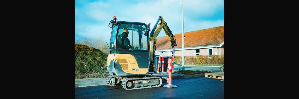 What are the key sales KPIs for the Commercial Earthmoving and Excavation industry in 2027?