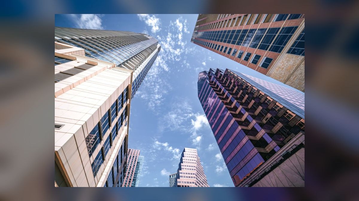 What are the key sales KPIs for the Commercial Crane Rental industry in 2027 — figure 8