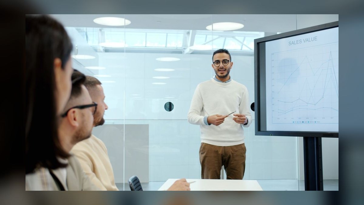 What are the key sales KPIs for the Commercial Electrical Contracting industry in 2027 — figure 3