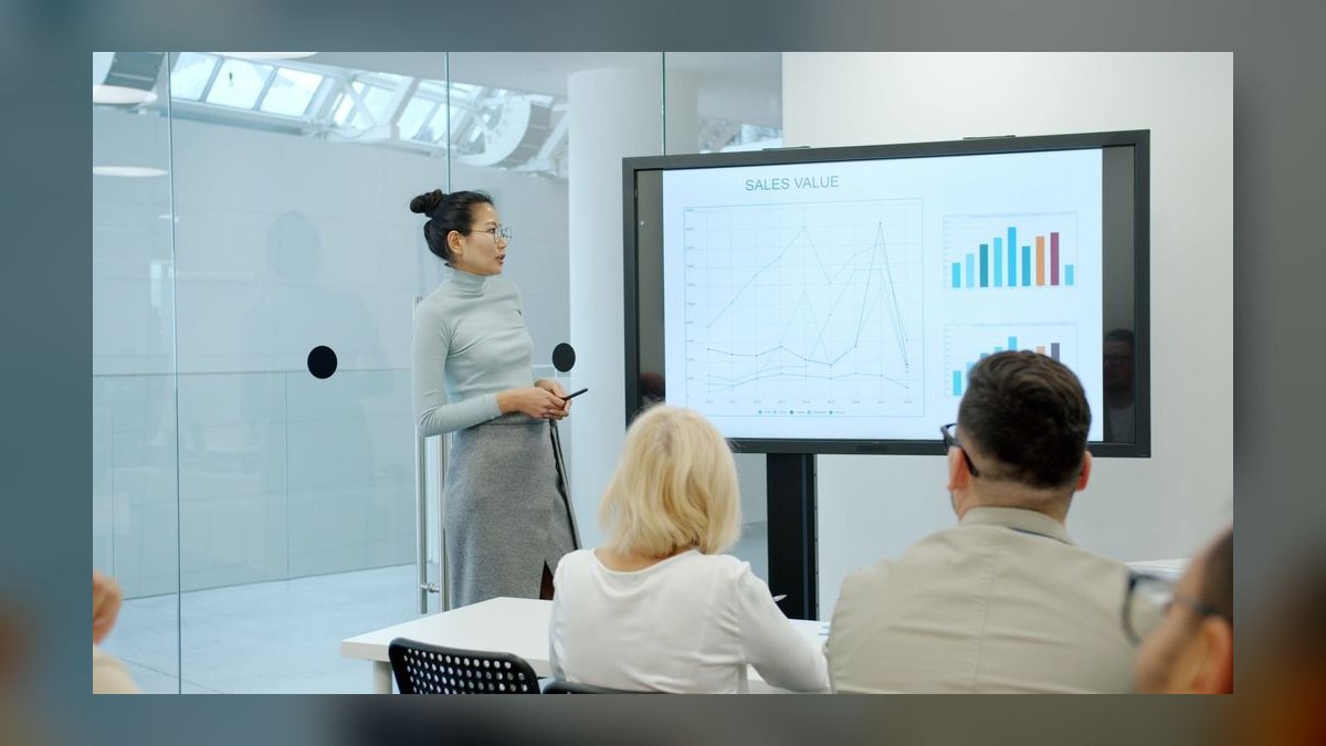 What are the key sales KPIs for the Commercial Electrical Contracting industry in 2027 — figure 5