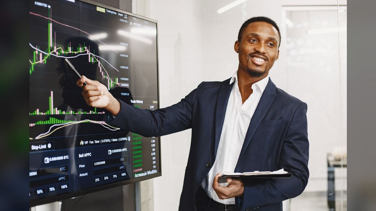 What are the key sales KPIs for the Trade Show and Exhibit Services industry in 2027 — figure 2