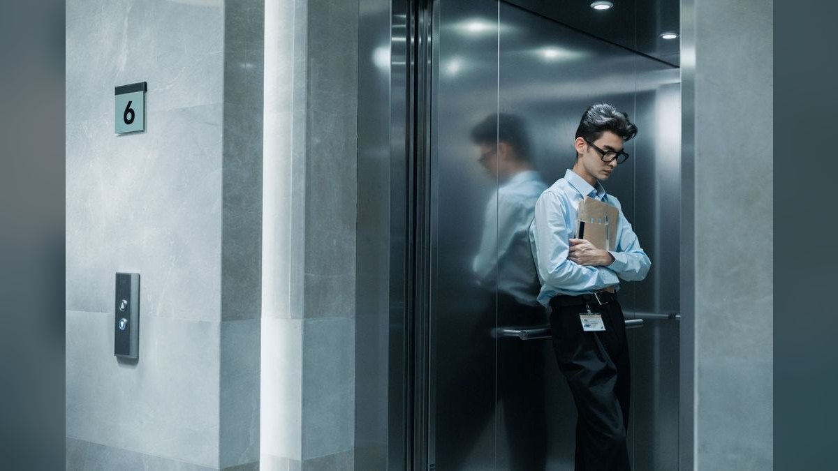 What are the key sales KPIs for the Elevator and Escalator Service industry in 2027 — figure 3