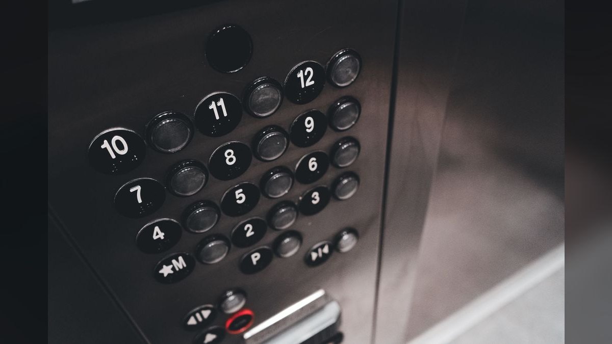What are the key sales KPIs for the Elevator and Escalator Service industry in 2027 — figure 4