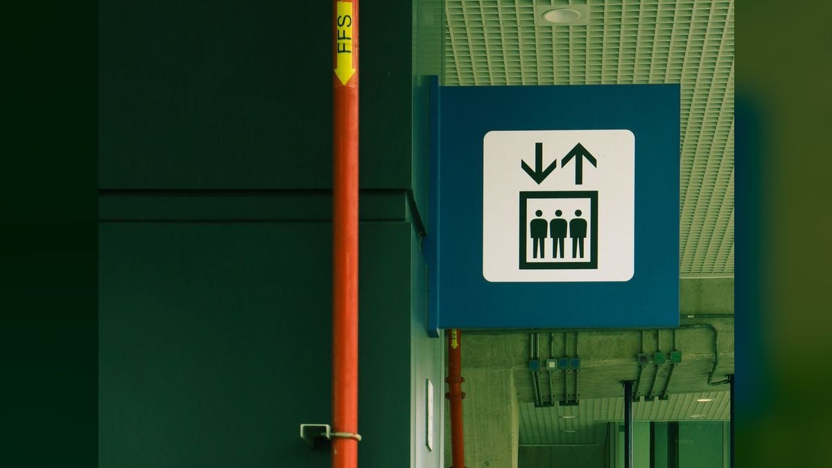 What are the key sales KPIs for the Elevator and Escalator Service industry in 2027?