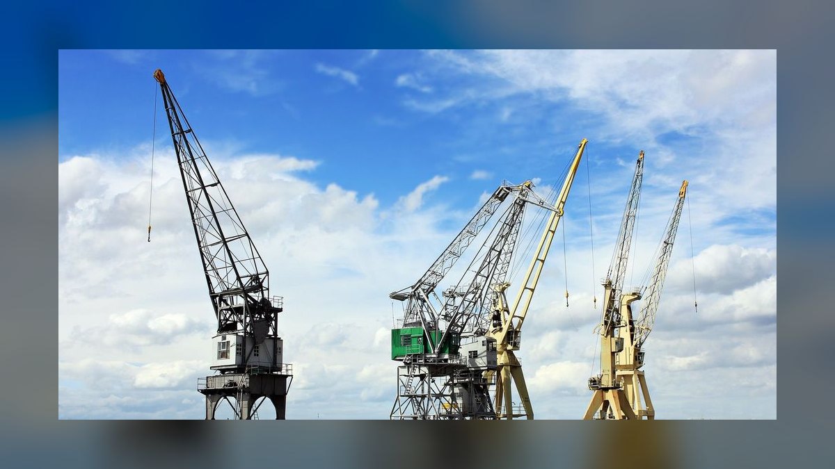 What are the key sales KPIs for the Crane and Rigging Services industry in 2027 — figure 7