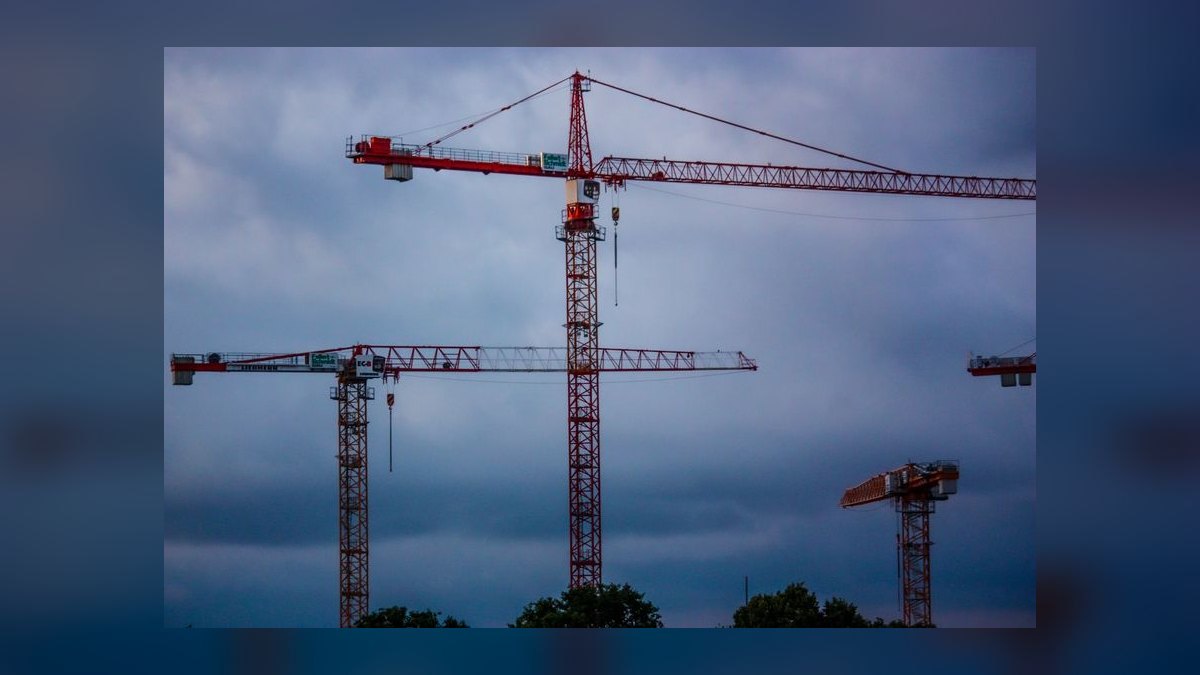 What are the key sales KPIs for the Crane and Rigging Services industry in 2027 — figure 8