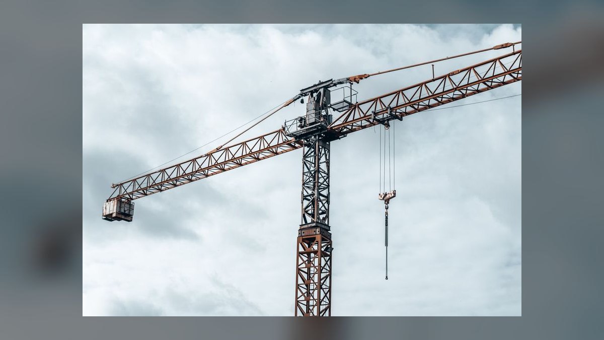 What are the key sales KPIs for the Crane and Rigging Services industry in 2027 — figure 9