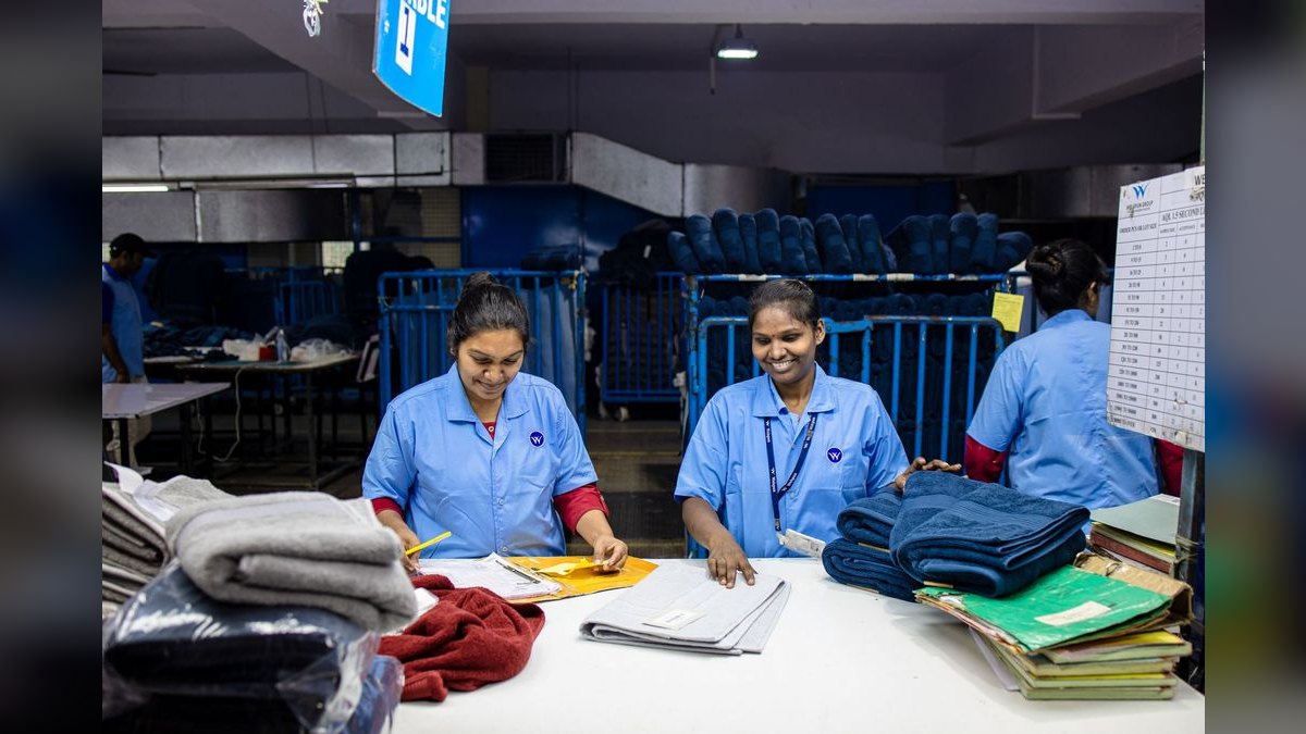 What are the key sales KPIs for the Uniform Rental and Workwear Services industry in 2027 — figure 4